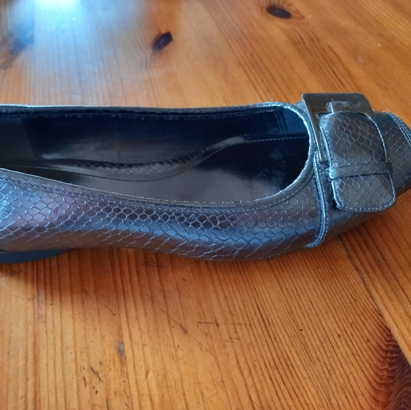 Jessica Sears Shoes ‐ Flats with metal accent - Picture 3 of 6